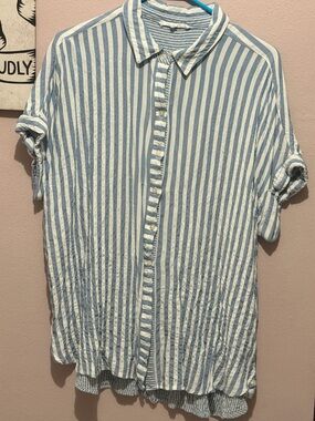 Women’s Blue and White Striped Short-Sleeve Button-Up Shirt